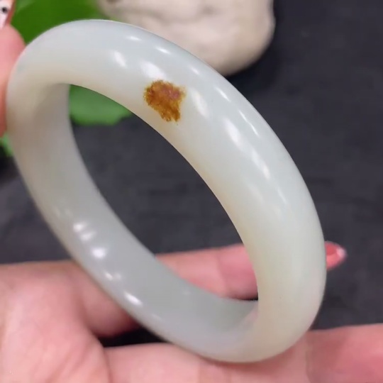 H34979385 Hetian Jade Round Bracelet Size 59.7 Total Weight Approx. 64.8g Color Origin Undetermined Contains Other Mineral Components