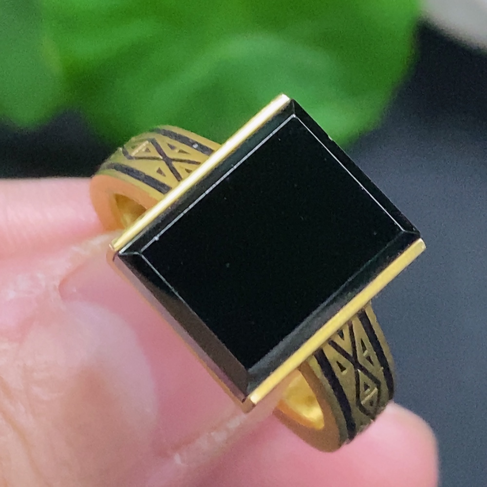 F33932430 Jadeite and 18K Gold Mounted Ring Size 17 Total Weight Approx. 8.4g