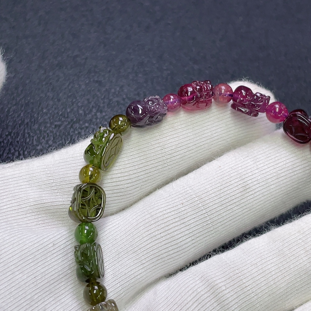 C30474072 Tourmaline Bracelet with Other Mineral Components, Visible Organic Matter, Total Weight Approx. 14.79g, Size Approx. 6.1mm