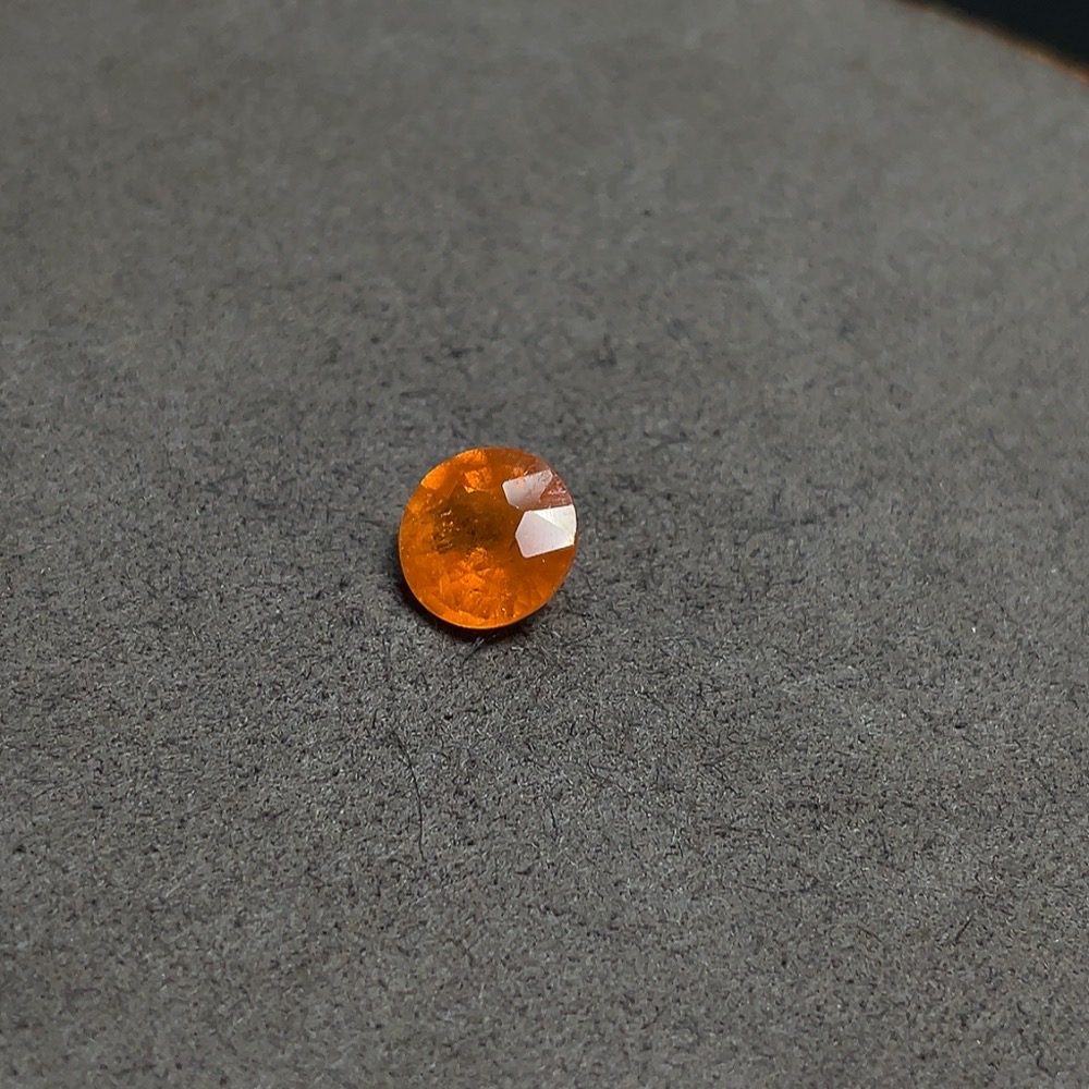 C34066112 Garnet loose stone total weight approximately 3.40 carats