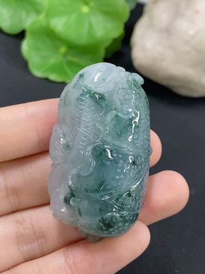 F46520057 翡翠挂件荷叶鱼 货品总约重40.6g