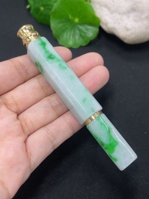 F46566163 翡翠烟嘴 非金 货品总重量约32.9克 含其他矿物质