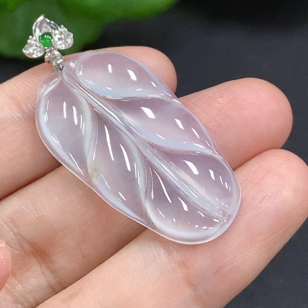 F32801214 Jadeite Leaf Pendant with 18K Gold Bail Total Weight Approx. 4.4g (Diamond Accents)