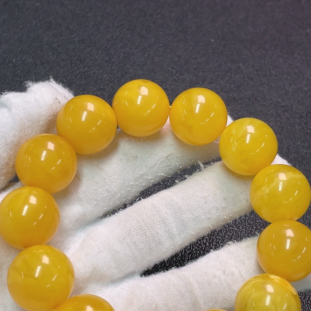 C33923643 Amber Beeswax Bracelet, Total Weight Appro. 44.98g, Size Appro. 18mm