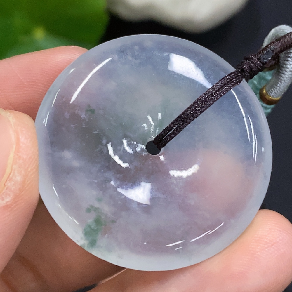 F29391369 Jadeite Peace Knot, total weight including rope approximately 16.2g