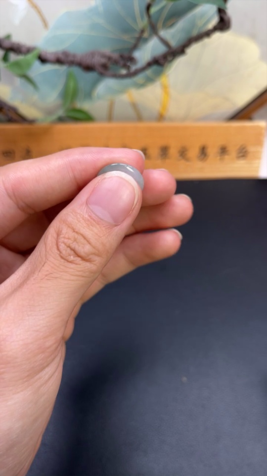 F33941429 Jadeite Peace Knot, Total Weight Approx. 1.5g