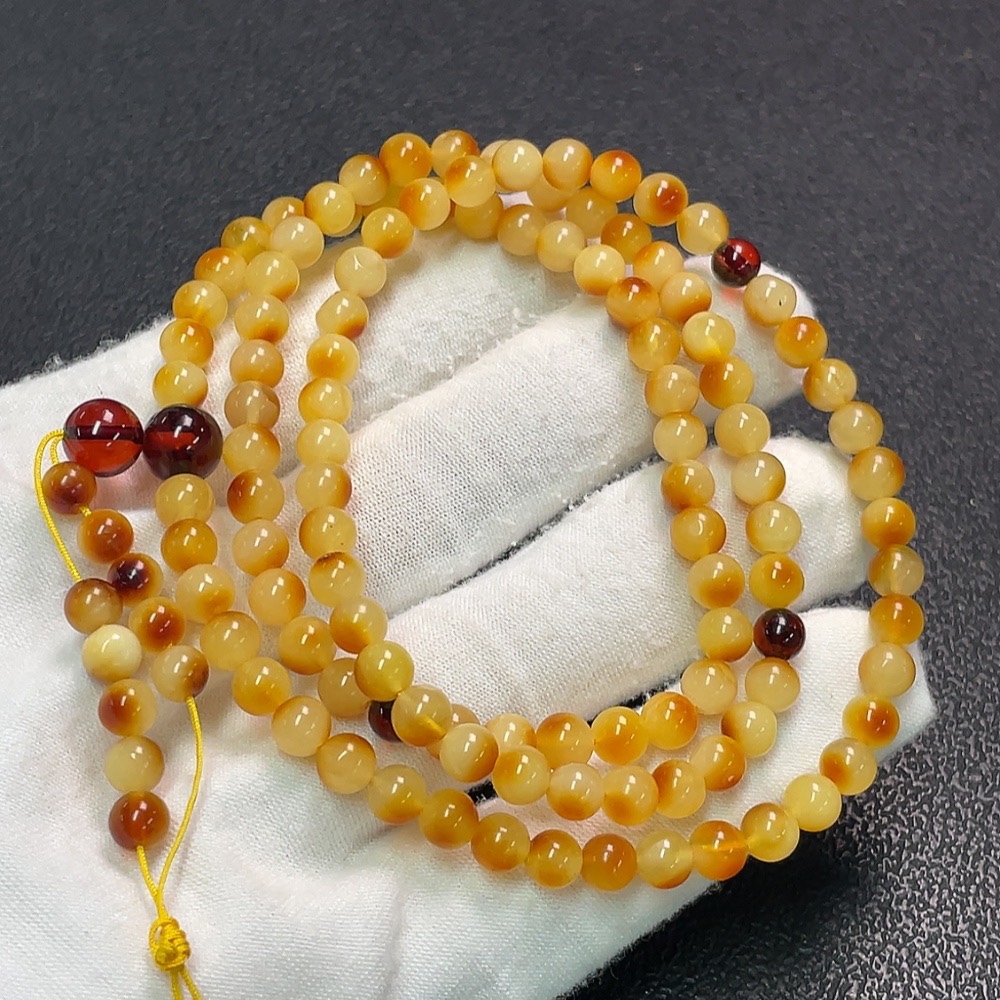 C33891810 Amber Beeswax Bead Strand with Partial Visible Repairs, Total Weight Approximately 12g, Size About 5.3mm