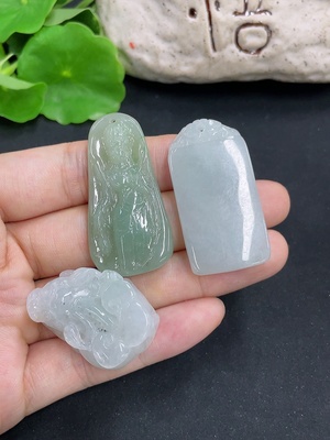 F46563088 翡翠挂件一手走