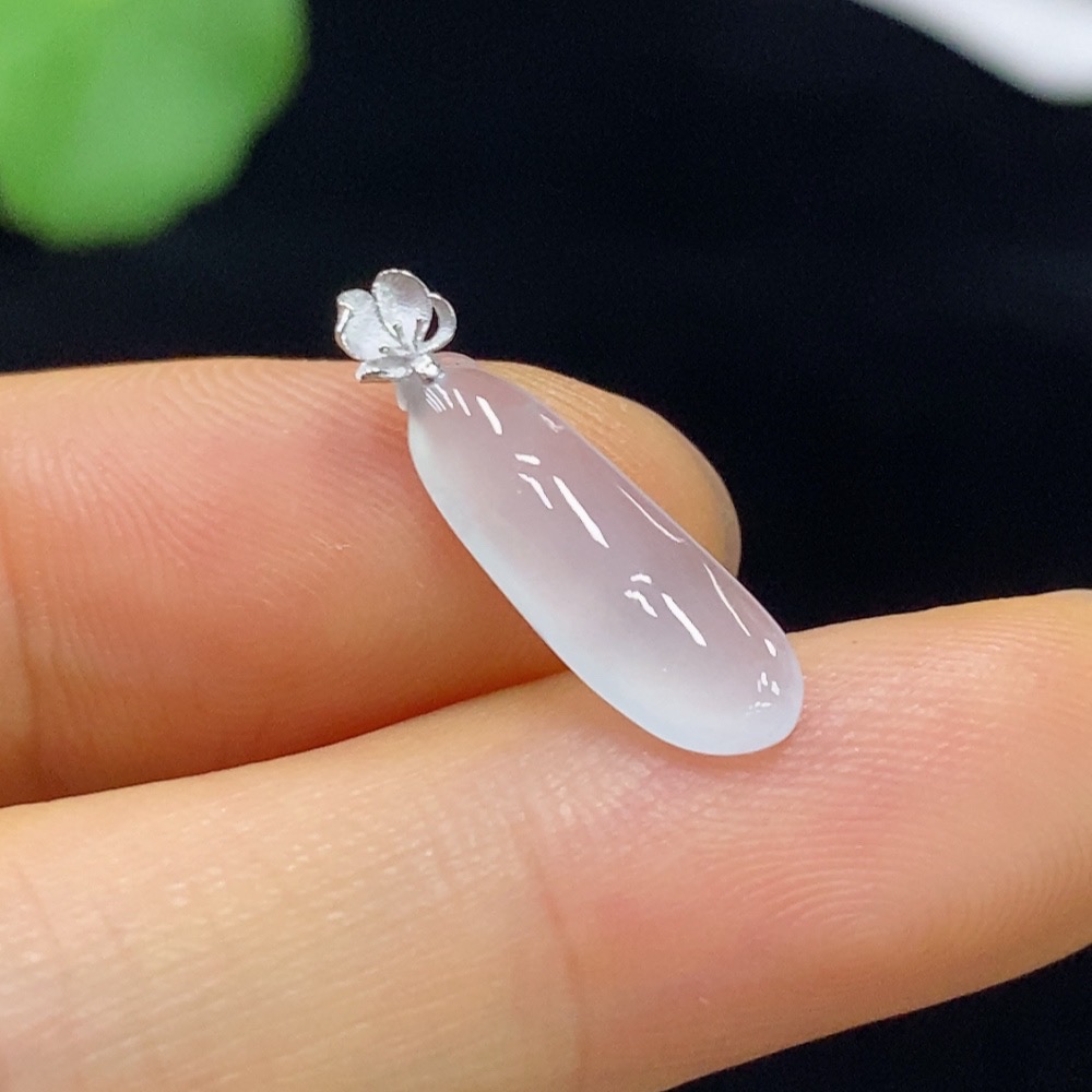 F34044780 Jadeite Fu Bean Pendant 18k Total Weight Approx. 0.6g