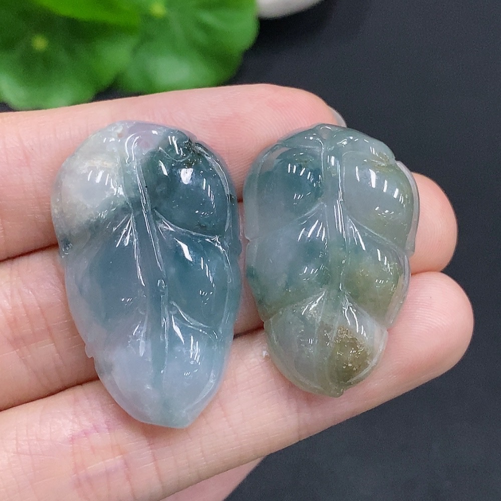 F31646340 Jadeite Leaf Pendant