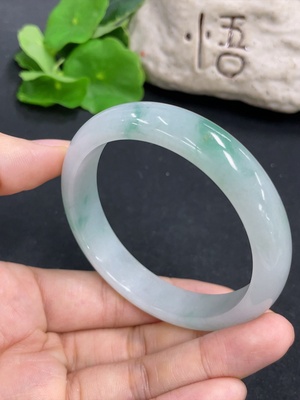 F46571465 翡翠正圈手镯 货品总重约47.66g 56.1圈口