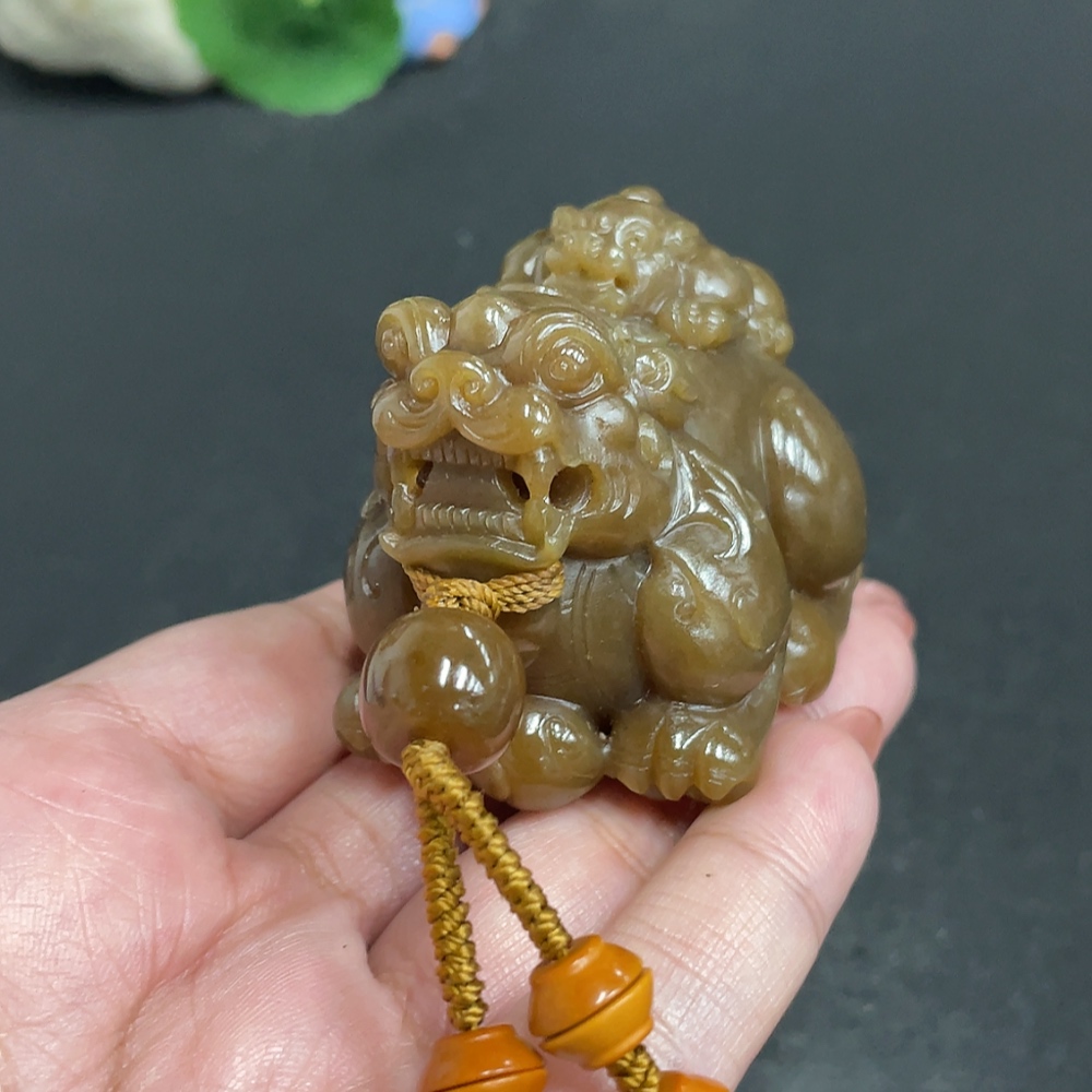 H34054198 Hetian Jade Handheld Ornament Auspicious Beast