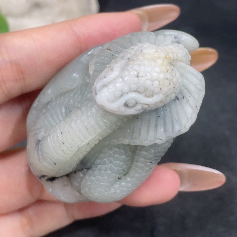 H32777278 Hetian Jade Handheld Piece - Snake - Undetermined Skin Color Origin - Contains Other Mineral Components - Total Weight Approx. 89.7g