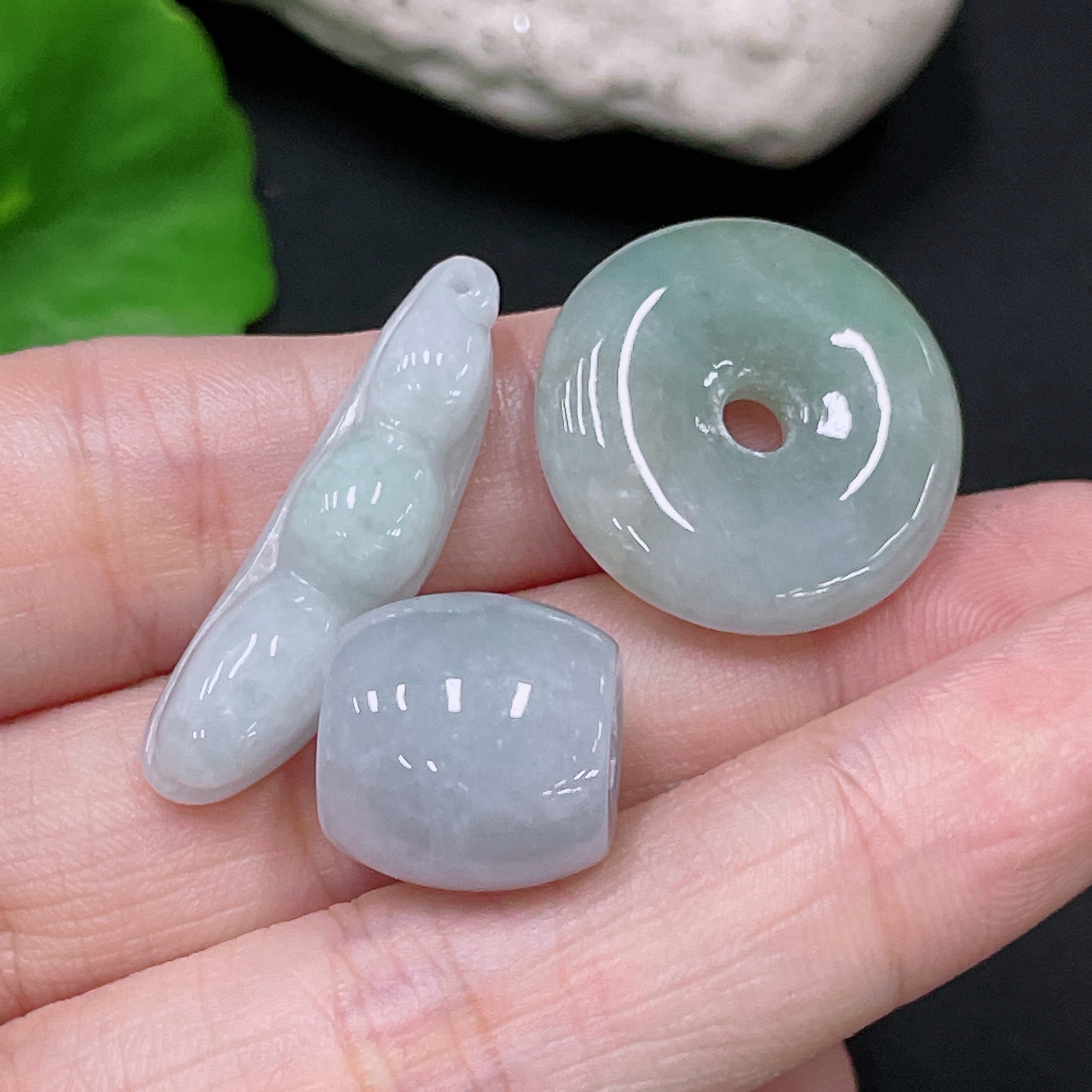 F33892325 Jadeite Pendants Sell as a Lot