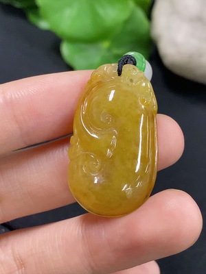 F46600429 翡翠如意挂件  颜色成因未定 配珠非A 货品总重约10.24g