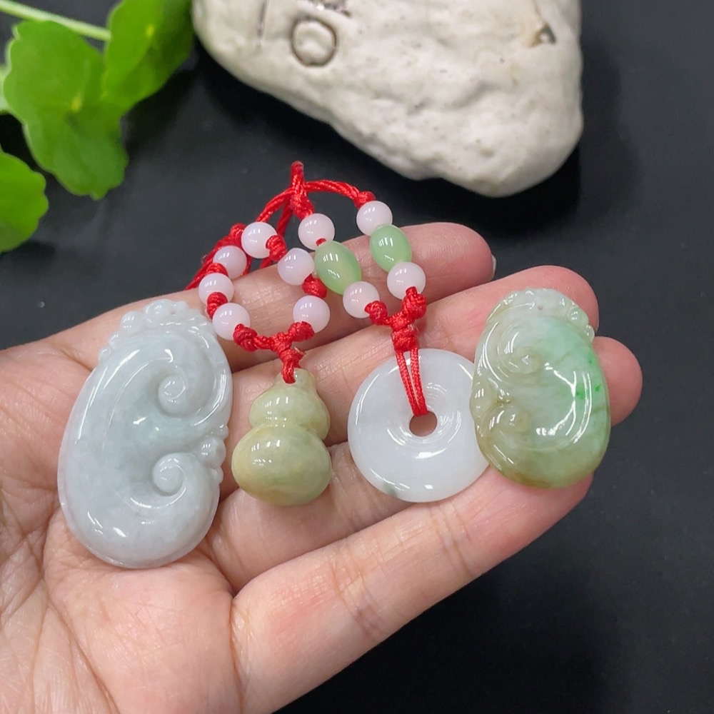F31631979 Jadeite Pendant, Color Origin Undetermined, Non-A Grade Beads