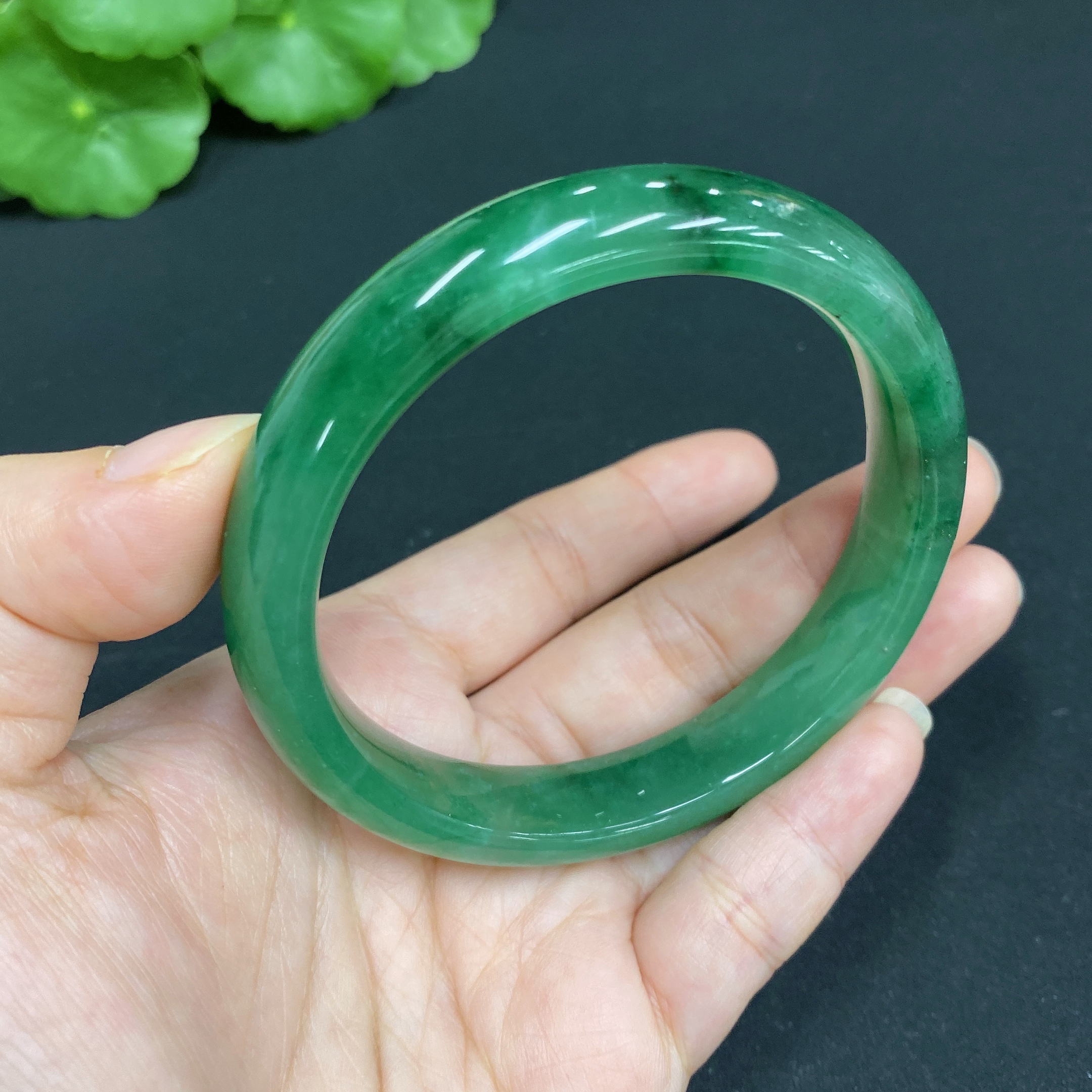 H34015252 African Emerald (Dulong Jade) Regular Circle Bracelet