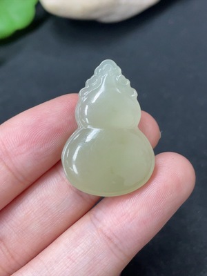 H41945205 和田玉挂件  葫芦  货品总重约4.6g