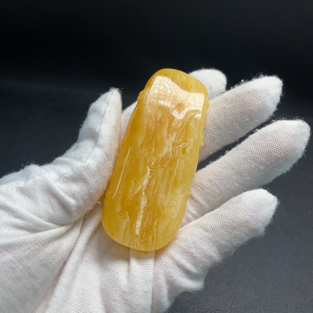 C25930826 Amber Beeswax Pendant with Colorless Coating, Total Weight Approx. 27.77g