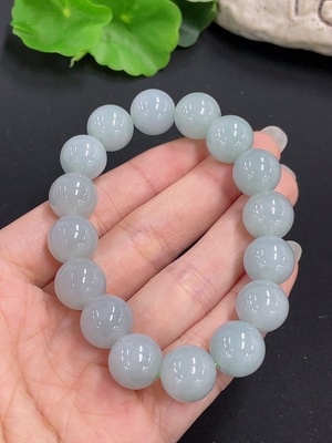 F42970784 翡翠手串  货品总重约56.51g  卡12.4mm左右