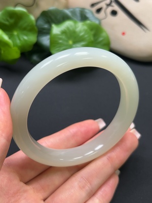 H42980775 和田玉正圈手镯 圈口58.1mm 总重约52.9g