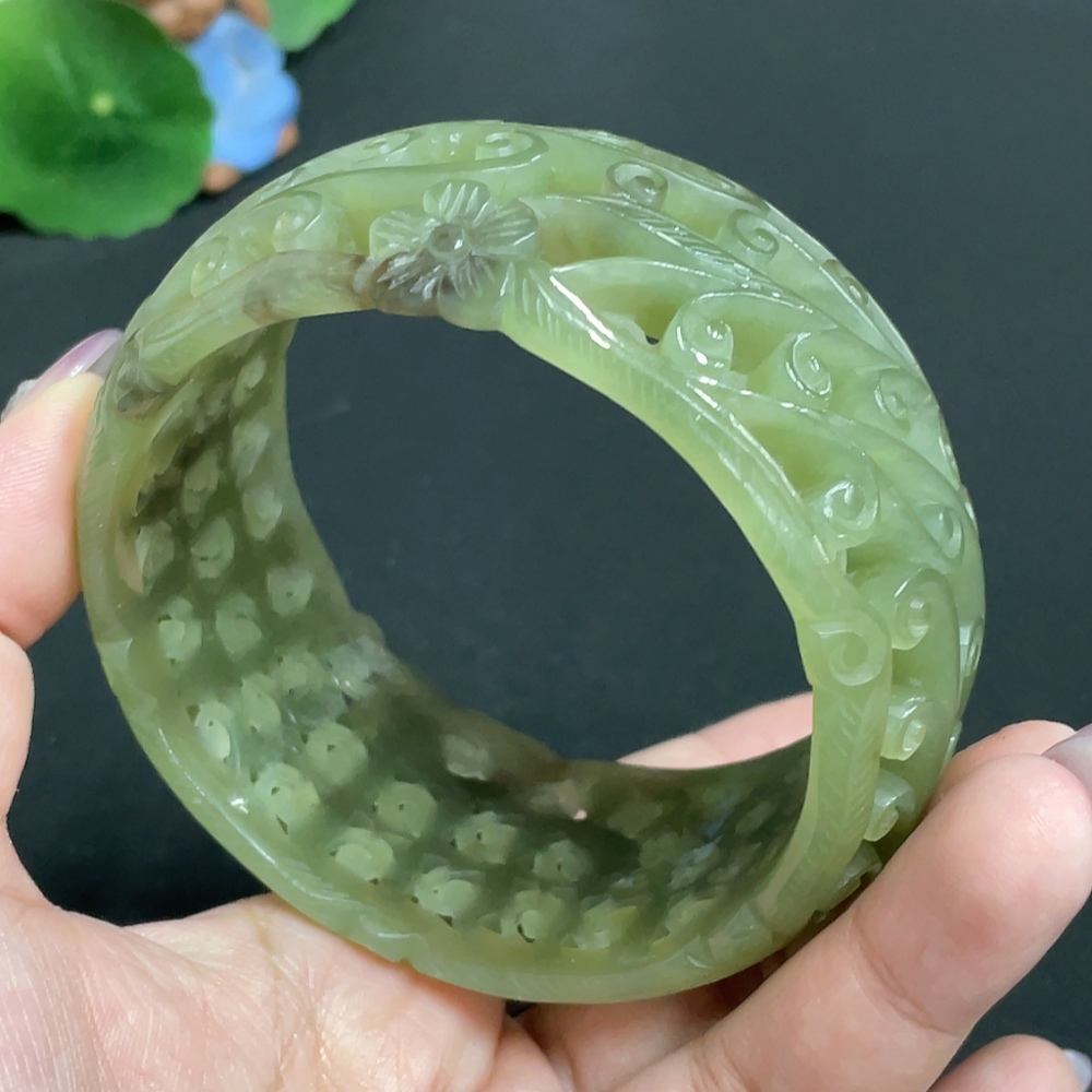 H33862807 Hetian Jade Carved Flower Bracelet (Circumference 68, Total Weight Approx. 105.7g)