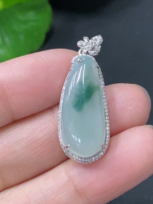 F33829278 Jadeite Inlaid Blessing Melon Pendant with 18K Gold and Diamond Accents, Total Weight Approx. 3.4g