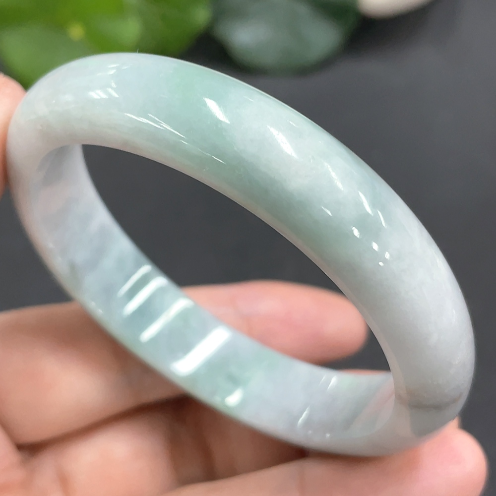 F13483268 JadeiteConcubine Bracelet, Loop Diameter 53.3, Total Weight 41.743g