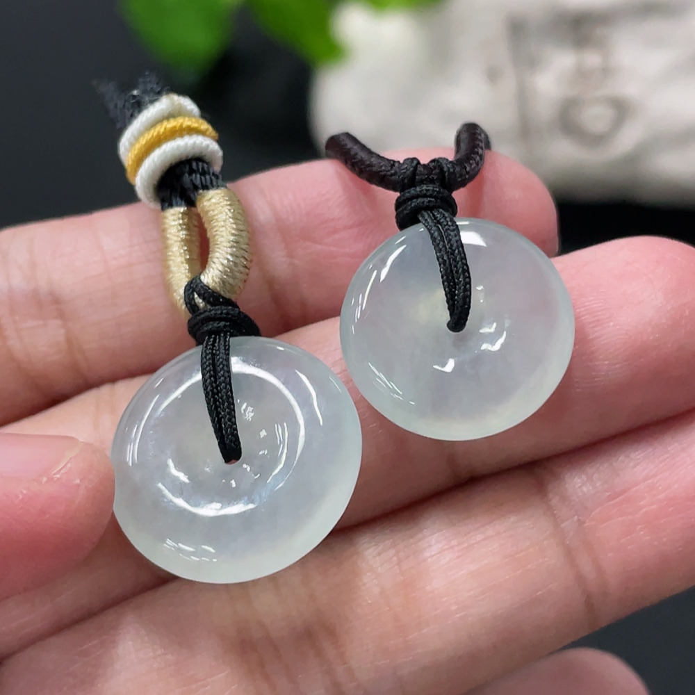 F35108117 Jadeite Peace Knot Pendant