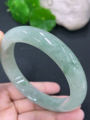 F46567147 翡翠正圈手镯 圈口59.2mm 货品总约重61.78g
