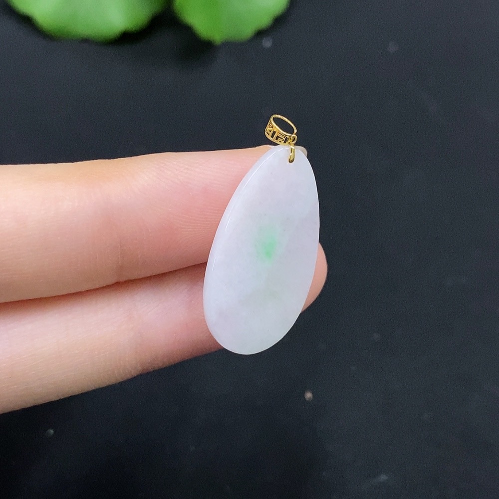 F28254421 Jadeite Pendant with 18K Gold Clasp Total Weight Approx. 1.65g