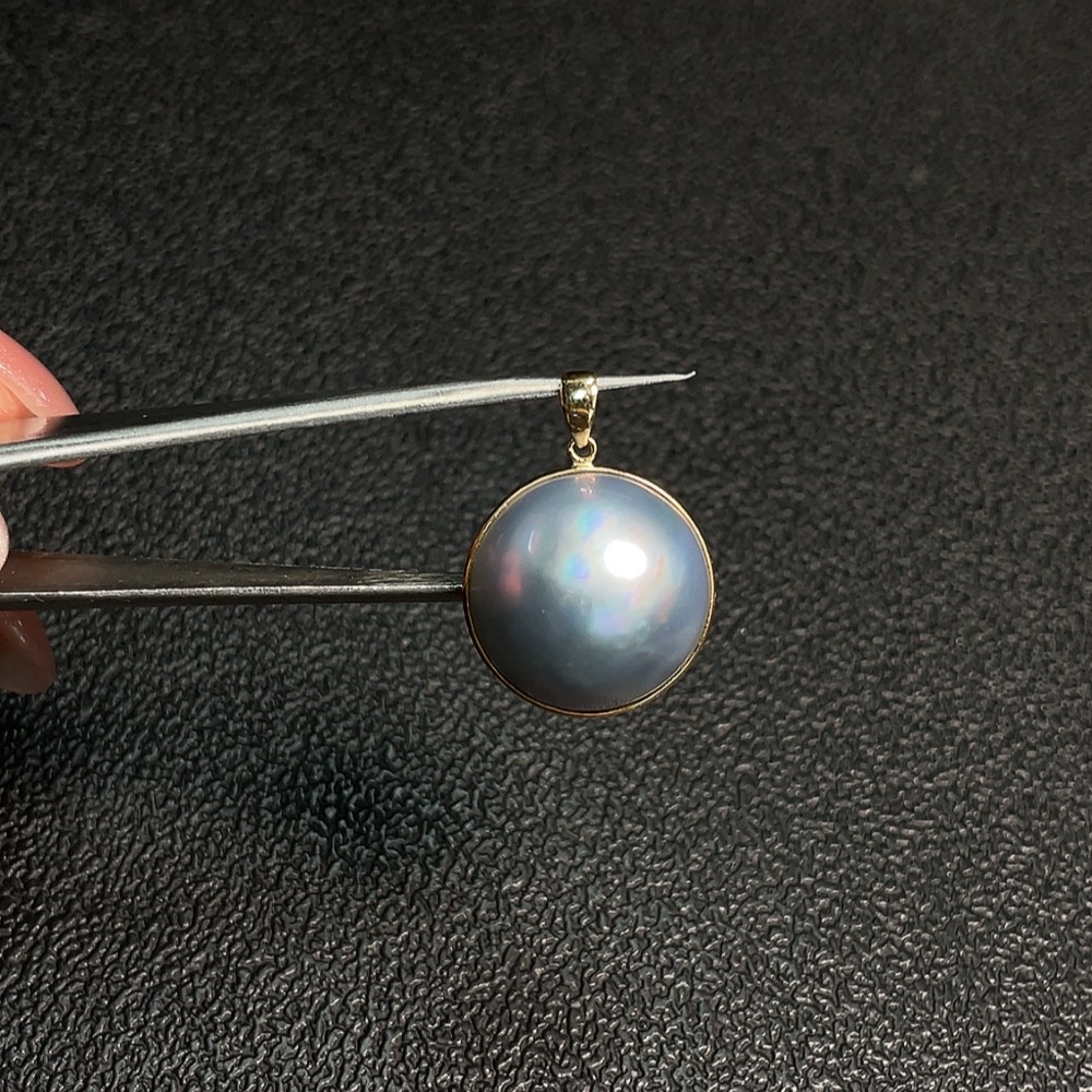 C30469160 Composite Seawater Pearl Pendant with 18K Gold Mounting, Card Size Approx. 14.9mm, Total Weight Approx. 2.44g, Color Origin Undetermined