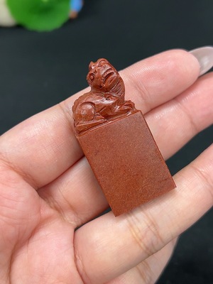 H40766915 红石印章 瑞兽 货品总重约27.5g