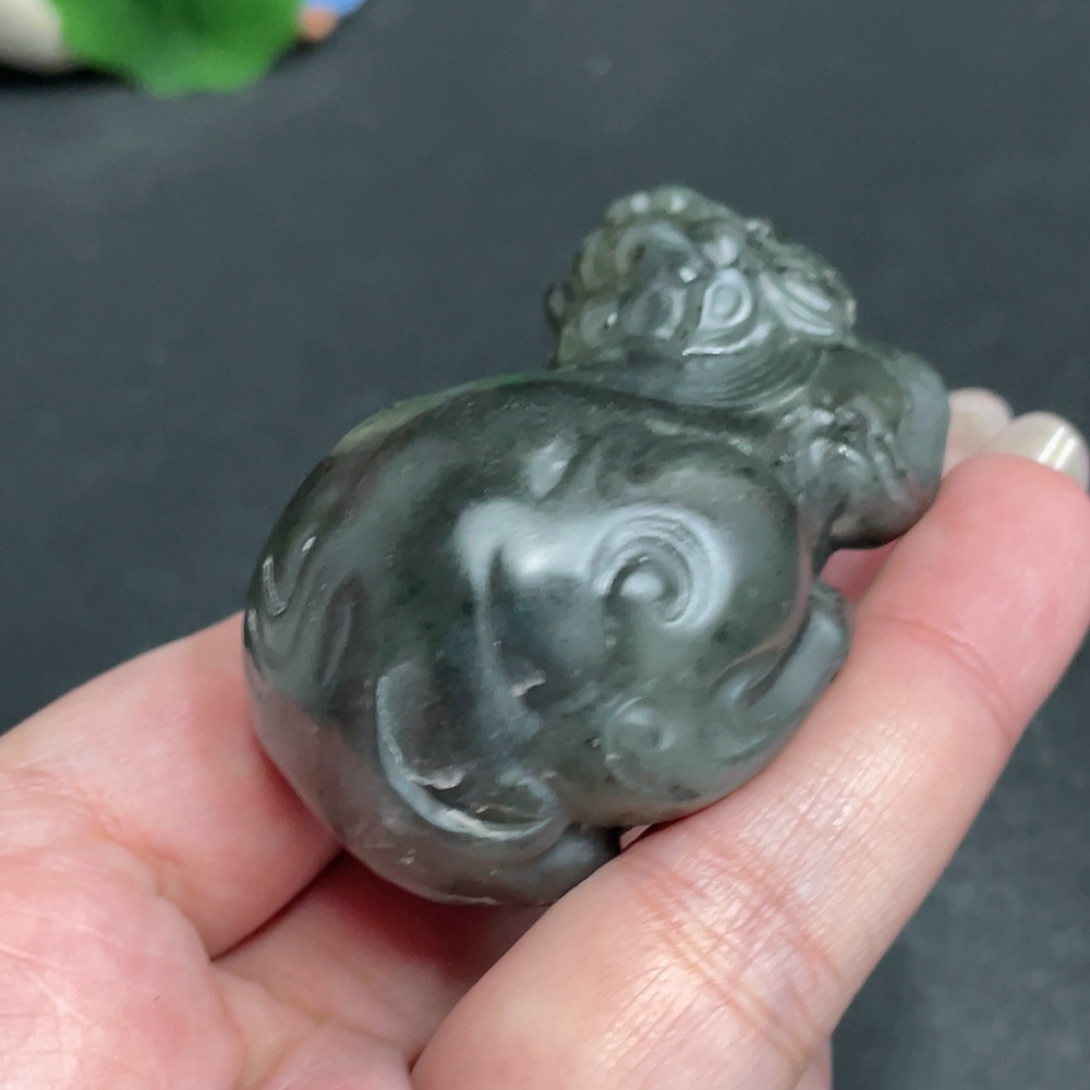 H30551787 Hetian Jade Handheld Carving - Auspicious Beast - Contains Other Mineral Components, Total Weight Approx. 114.3g