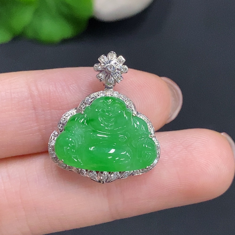 F35124895 Jadeite Buddha Pendant with 18K Gold Setting, Total Weight Approx. 2.7g (Diamond Accented)