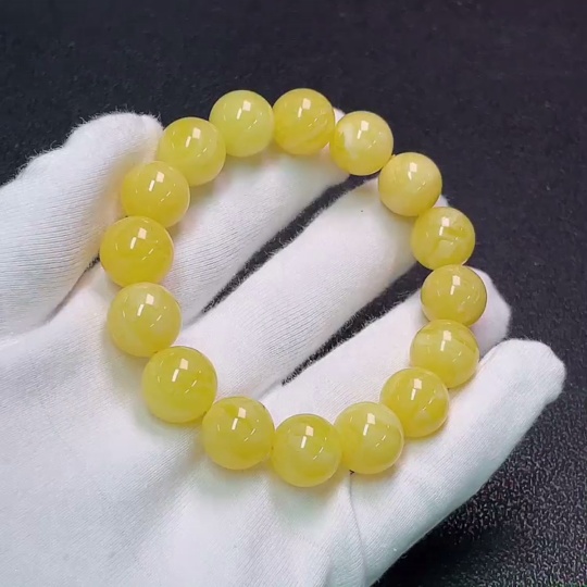 C33852322 Amber Beeswax Bracelet, total weight approx. 20.69g, bead size 12.8mm