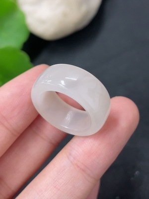 H41945744 和田玉戒圈 圈口10  货品总重约4.7g