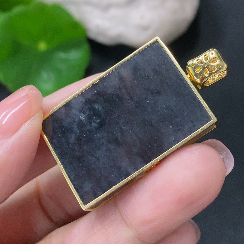 F34999158 Jadeite Plain Pendant with 18k Gold and Diamond Accents, Total Weight Approx. 10.24g