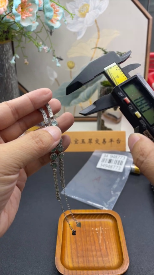 F34948773 Jadeite Inlaid Bracelet Non-Gold