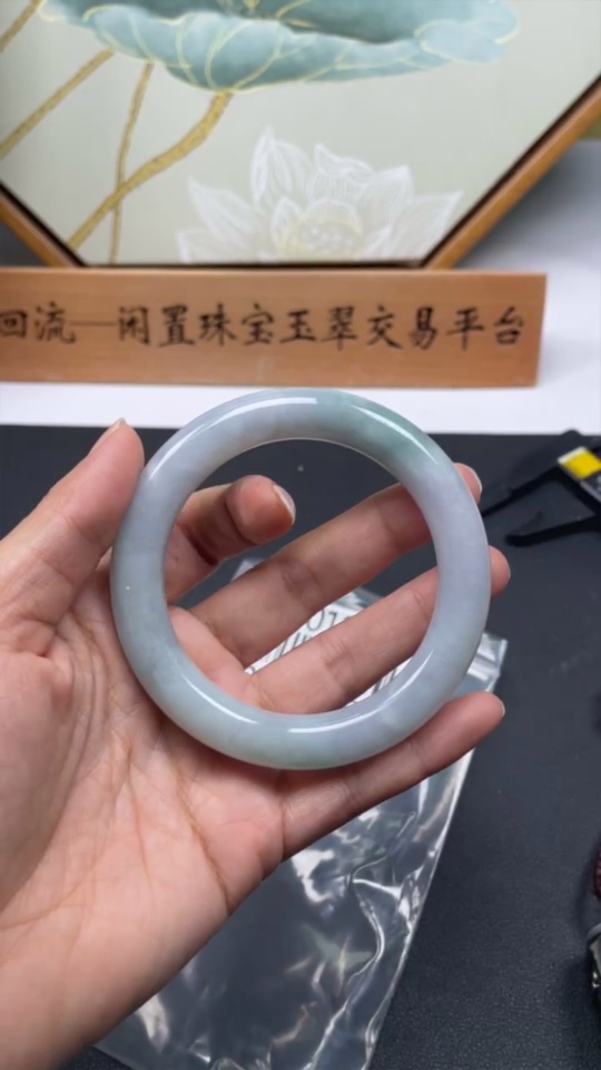 F34019696 Jadeite Round Bangle Total Weight about 70.65g Size 57.7