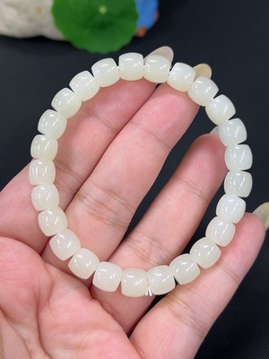H41946855 和田玉手串 卡7.8mm左右 货品总重约22.5g