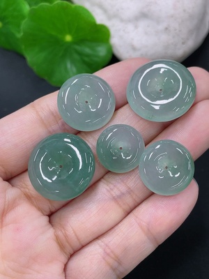 F41906974 翡翠平安扣挂件 货品总重约15.36g