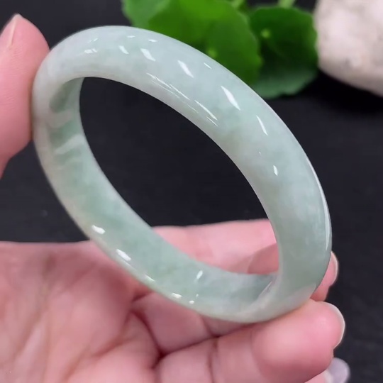 F32735440 Jadeite Concubine Bracelet Size 54.4/47.5 Total Weight Approx. 38g