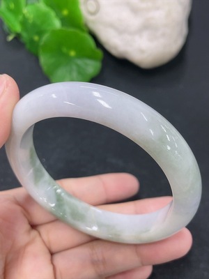 F46568342 翡翠正圈手镯 圈口56mm 货品总约重51.8g