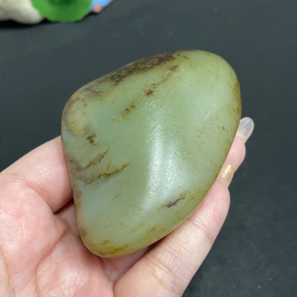 H32804534 Hetian Jade containing other mineral components with undetermined skin color cause, total weight about 221.4g