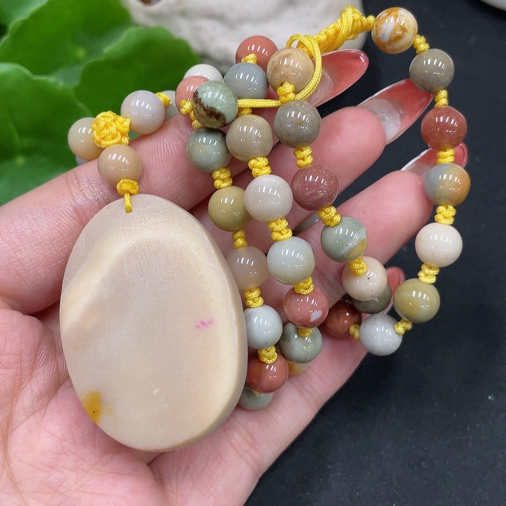 H35084882 Alashan Agate Pendant - Mahakala, contains other mineral components, total weight (including chain) approx. 73.7g