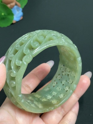 H33881932 Hetian Jade Carved Flower Bracelet Size 63.2 Total Weight Approx. 89.6g