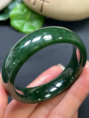 H46529670 和田玉正圈手镯 圈口52.3mm 总重约56.2g