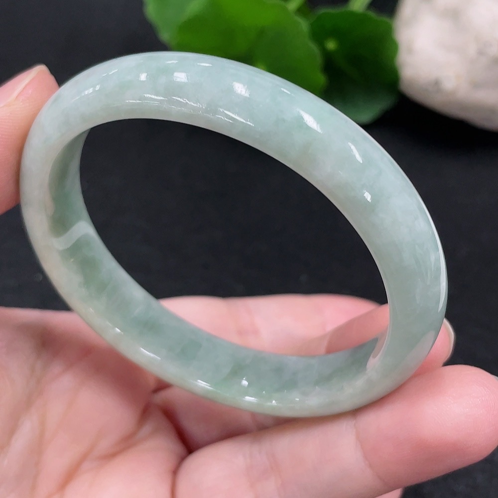 F32735440 Jadeite Concubine Bracelet Size 54.4/47.5 Total Weight Approx. 38g