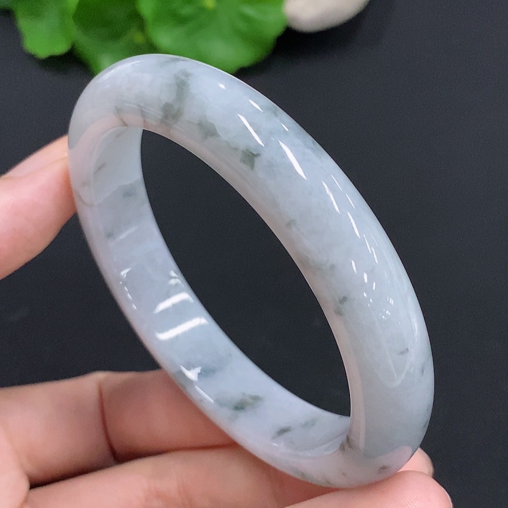 F30543391 Jadeite Regular Round Bangle